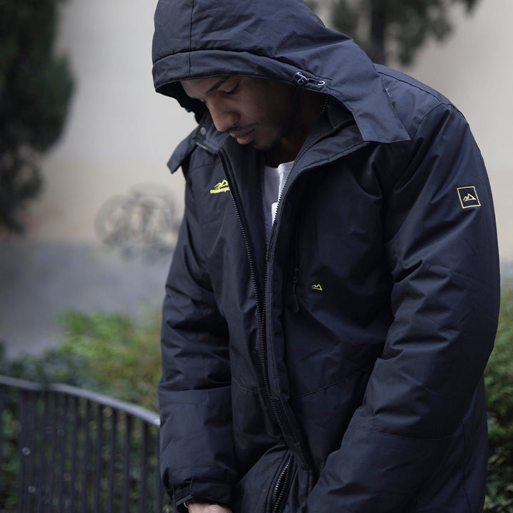 Wodoodporna kurtka narciarska dla mężczyzn z miękką podszewką z polaru i praktycznymi kieszeniami do sportów zimowych