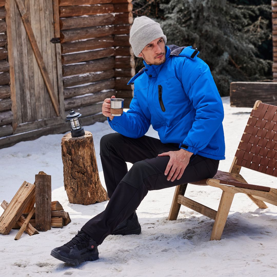 Vindtæt vinterjakke til mænd med varmt fleecefoer og aftagelig hætte til udendørsbrug