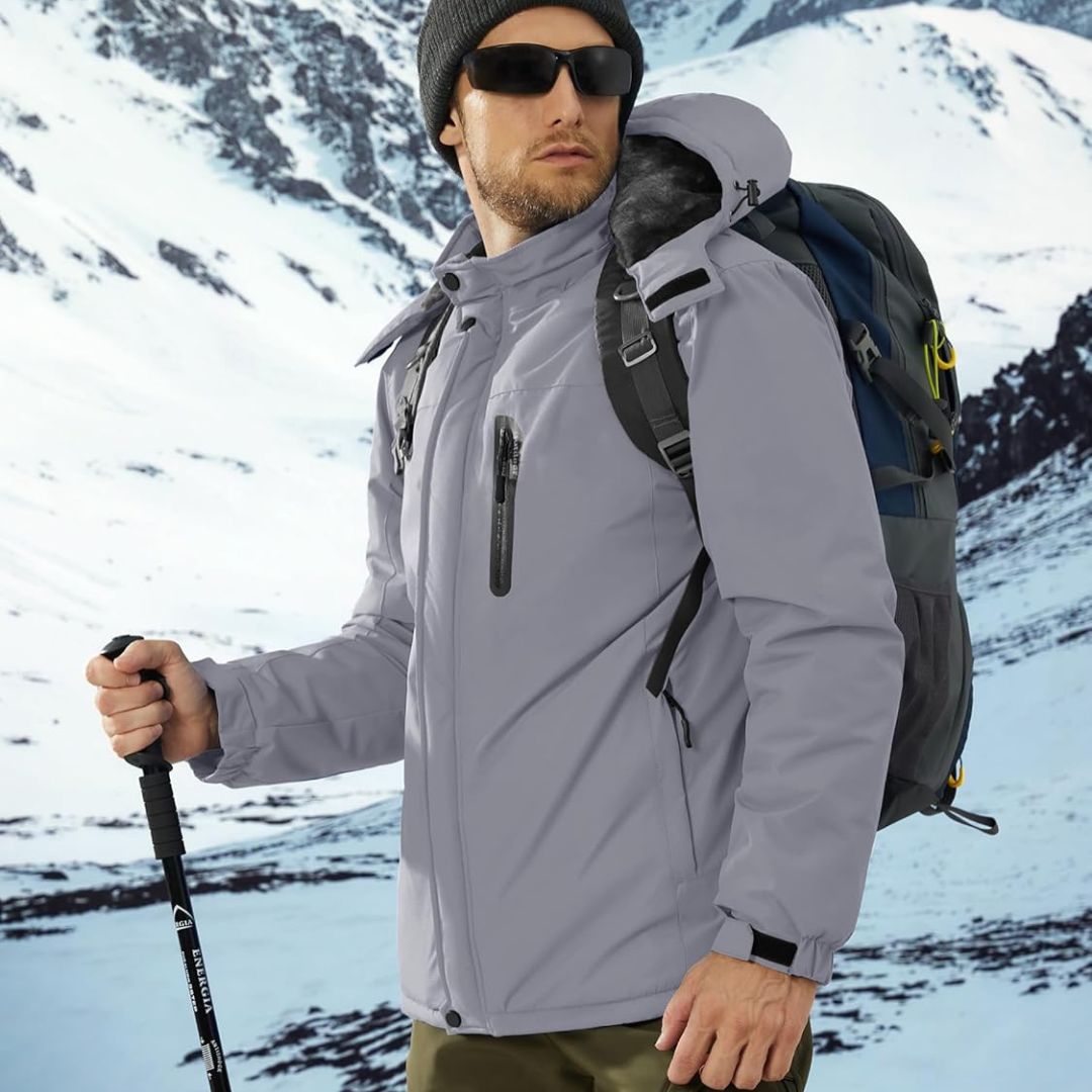 Vindtæt vinterjakke til mænd med varmt fleecefoer og aftagelig hætte til udendørsbrug