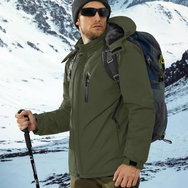 Vindtæt vinterjakke til mænd med varmt fleecefoer og aftagelig hætte til udendørsbrug