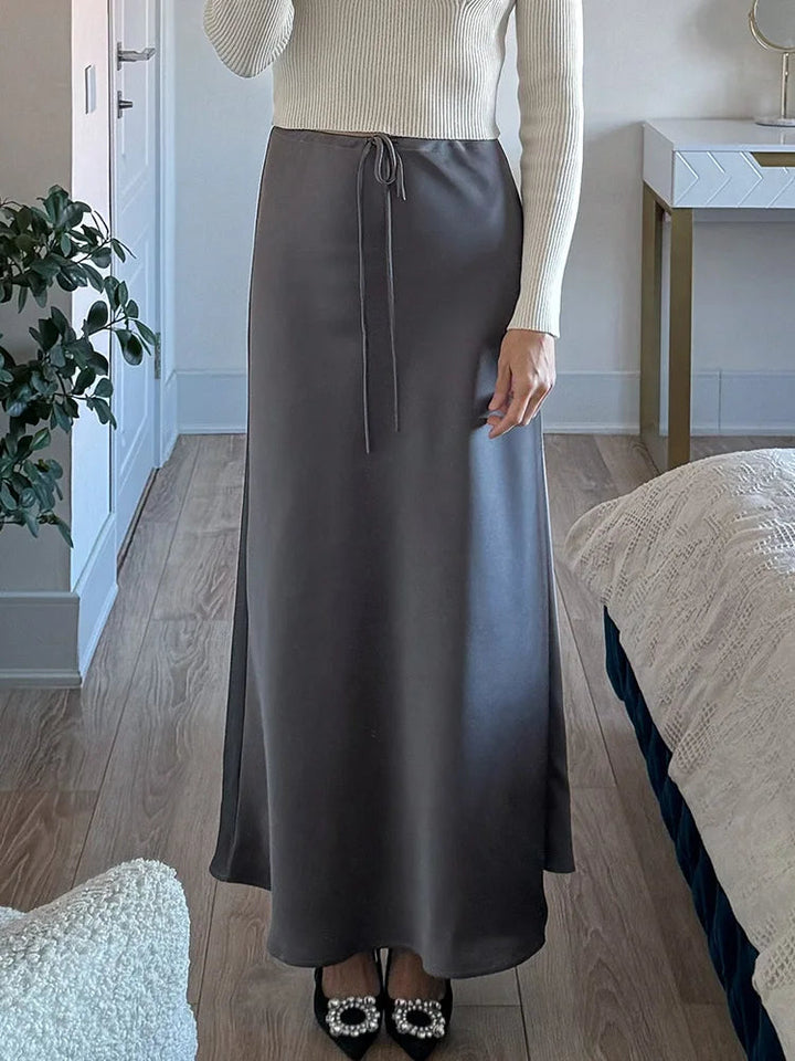 Laure | Luksus satiinihame - Eleganssia ja mukavuutta joka tilanteeseen