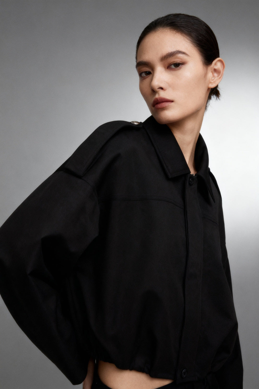 Noir Kort Bomberjakke | Elegant Suede-Look til Dame, Moderne & Stilfuld
