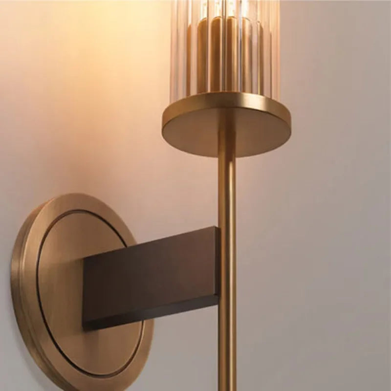 Möni | Modern wall lamp in rifled glass and copper finish