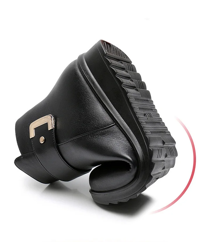 Sort læderstøvle med fleksibel sål og metalspænde, designet til komfort og holdbarhed. Perfekt til vinterbrug og udendørsaktiviteter.