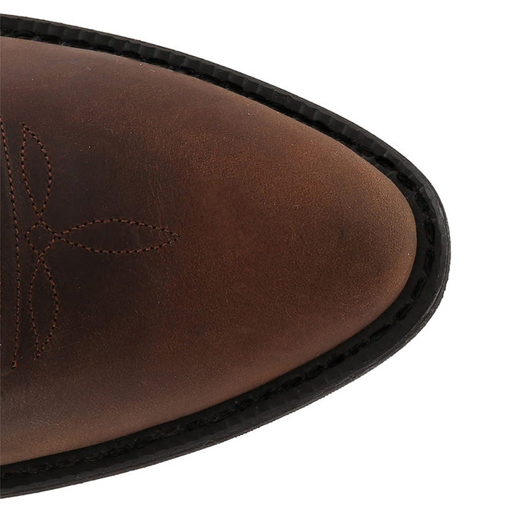 Brun læder cowboystøvle med broderi, spids tå og sort sål. Western-stil fodtøj til mænd og kvinder. Perfekt til country og rodeo events.