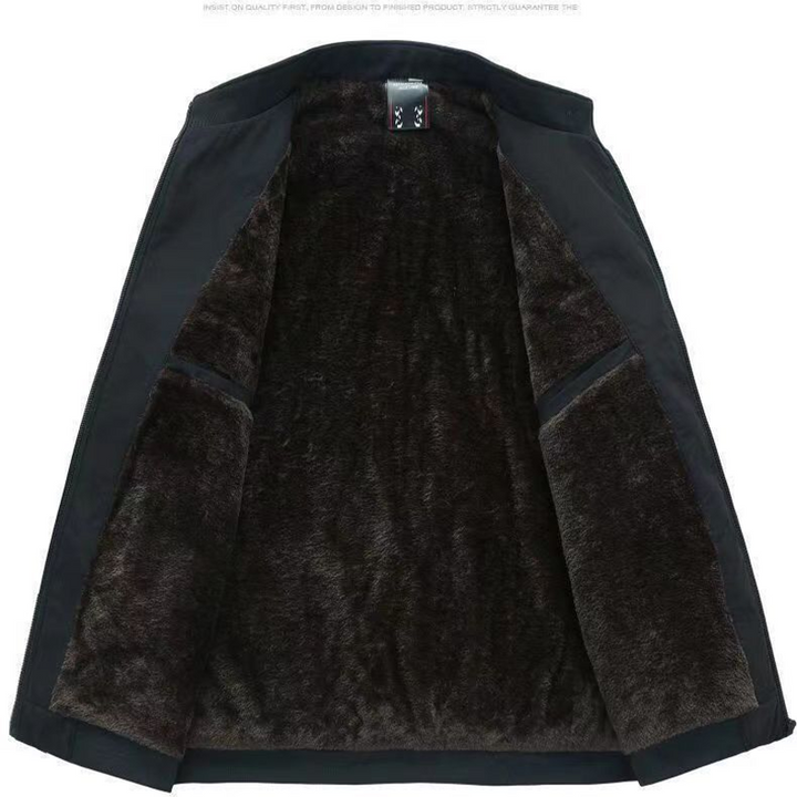 Sort jakke med brun pelsforing, åben visning. Elegant vinterjakke, varm og stilfuld. Perfekt til koldt vejr. Høj kvalitet, moderne design.