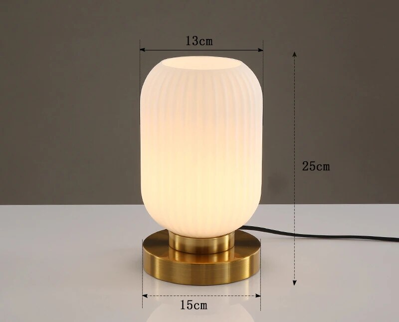 Nordisk design -pöytälamppu lasia - Elegance Modern LED