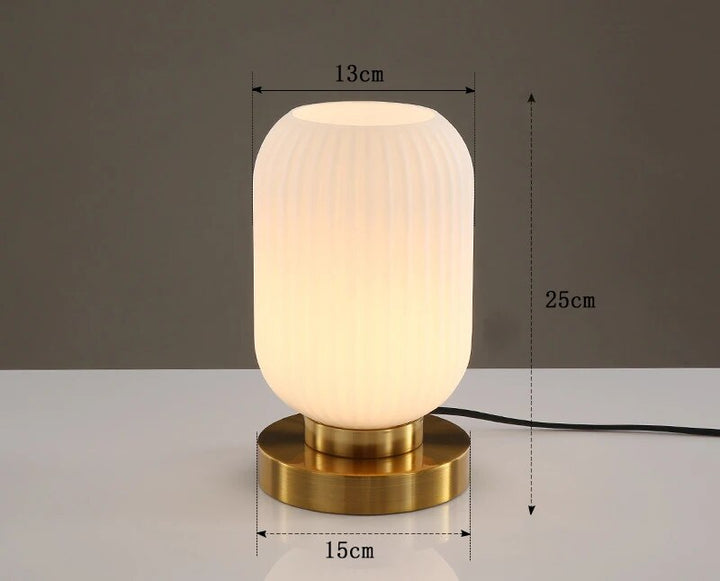 Nordisk design -pöytälamppu lasia - Elegance Modern LED